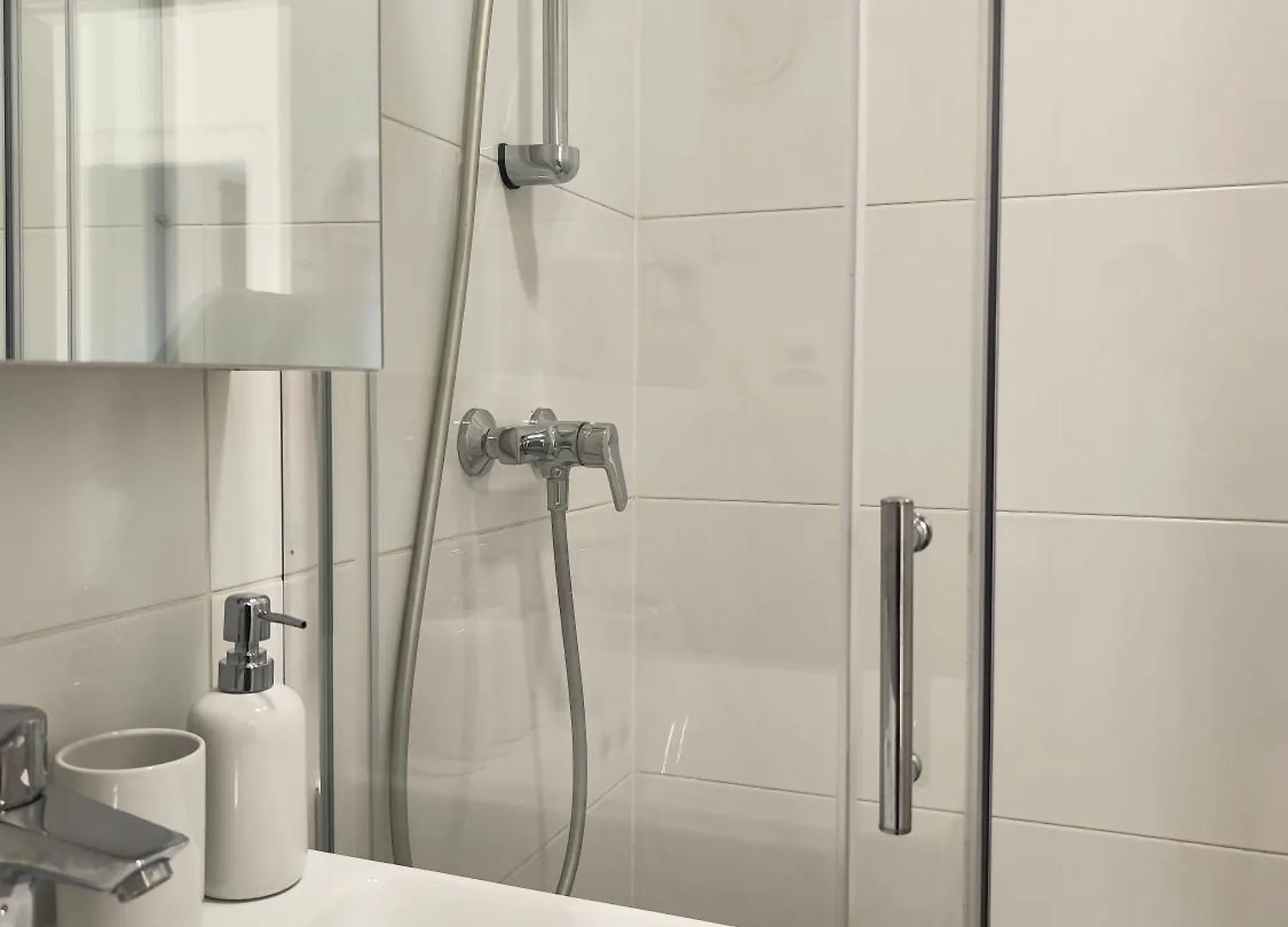 Karmela Apartment - Private Parking Zara 0*,
